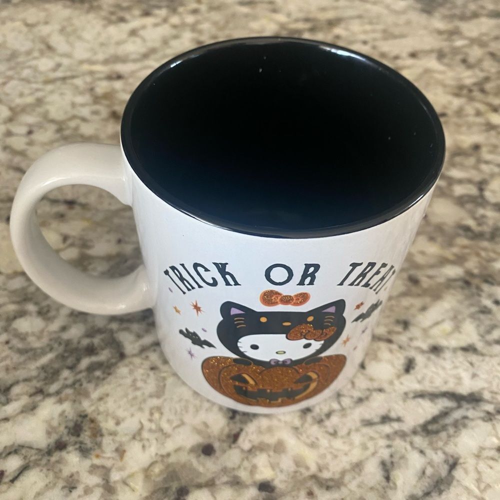 Hello Kitty Halloween Mug - Picture 2 of 2